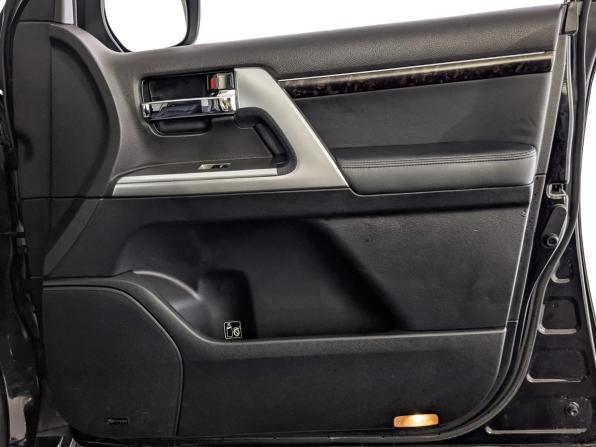 Toyota Land Cruiser 200 Series Рестайлинг 1 с пробегом 2015 года, цена 4 500 000 рублей, 202184 км, внедорожник, Автокод Объявления