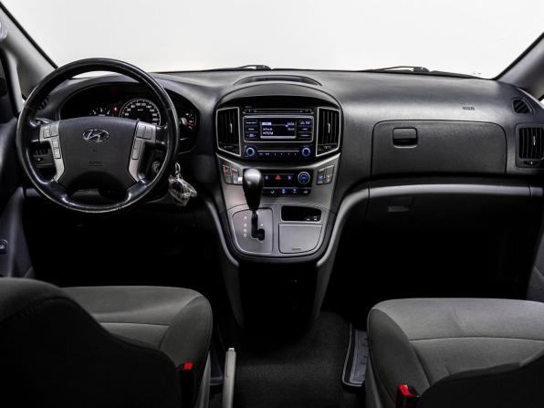 Hyundai H-1 II Рестайлинг с пробегом 2016 года, цена 2 409 000 рублей, 184210 км, минивэн, Автокод Объявления