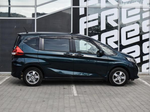 Honda Freed II с пробегом 2018 года, цена 1 770 000 рублей, 88497 км, компактвэн, Автокод Объявления