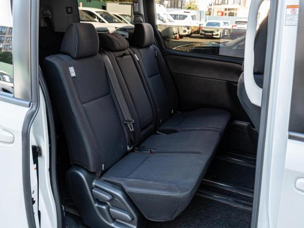 Toyota Noah III (R80) с пробегом 2015 года, цена 1 745 000 рублей, 199448 км, минивэн, Автокод Объявления