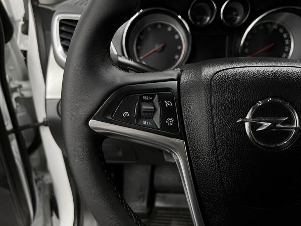 Opel Mokka I с пробегом 2014 года, цена 1 045 000 рублей, 204409 км, внедорожник, Автокод Объявления