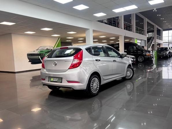 Hyundai Solaris I Рестайлинг с пробегом 2015 года, цена 830 000 рублей, 97239 км, хэтчбек, Автокод Объявления
