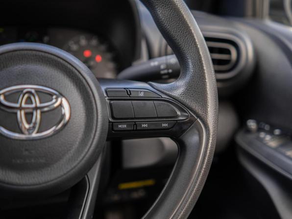 Toyota Yaris IV с пробегом 2021 года, цена 1 199 000 рублей, 151701 км, хэтчбек, Автокод Объявления