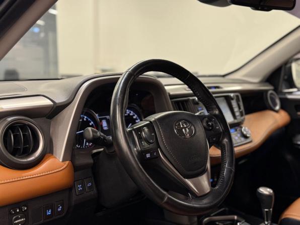 Toyota RAV4 IV (XA40) Рестайлинг с пробегом 2017 года, цена 2 449 000 рублей, 199833 км, внедорожник, Автокод Объявления
