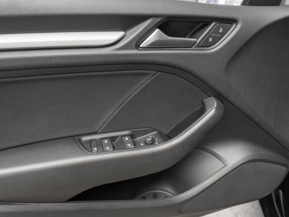 Audi A3 III (8V) Рестайлинг с пробегом 2017 года, цена 1 375 000 рублей, 139000 км, седан, Автокод Объявления