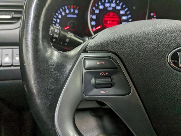 Kia Rio III Рестайлинг с пробегом 2016 года, цена 1 050 000 рублей, 122670 км, седан, Автокод Объявления