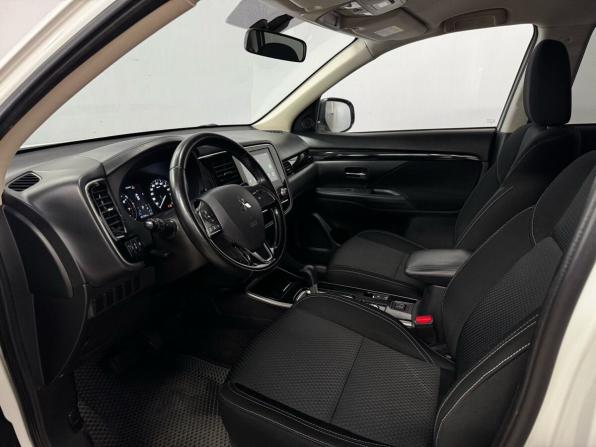 Mitsubishi Outlander III Рестайлинг 3 с пробегом 2021 года, цена 1 970 000 рублей, 207598 км, внедорожник, Автокод Объявления