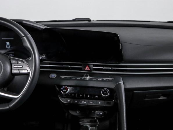 Hyundai Elantra VII (CN7) Рестайлинг с пробегом 2023 года, цена 2 150 000 рублей, 50500 км, седан, Автокод Объявления
