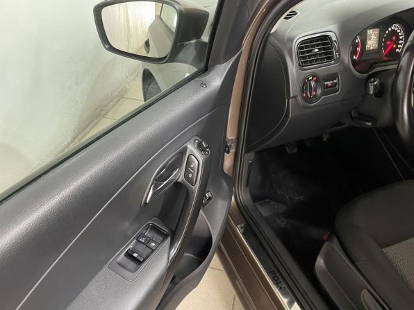Volkswagen Polo V с пробегом 2015 года, цена 849 000 рублей, 223346 км, седан, Автокод Объявления