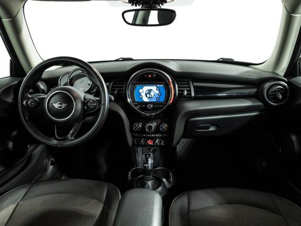 Mini Hatch III (F55/F56) Рестайлинг с пробегом 2018 года, цена 1 999 700 рублей, 96073 км, хэтчбек, Автокод Объявления