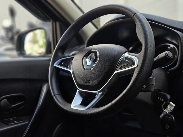 Renault Logan II Рестайлинг с пробегом 2019 года, цена 1 250 000 рублей, 46000 км, седан, Автокод Объявления