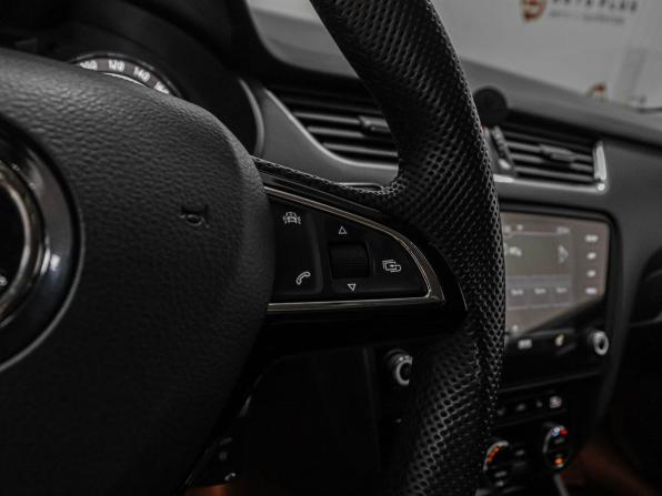 Skoda Octavia III (A7) Рестайлинг с пробегом 2018 года, цена 2 389 000 рублей, 73947 км, лифтбек, Автокод Объявления