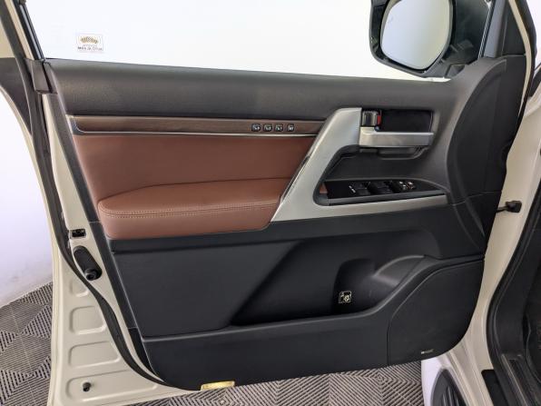 Toyota Land Cruiser 200 Series Рестайлинг 2 с пробегом 2016 года, цена 6 900 000 рублей, 74780 км, внедорожник, Автокод Объявления