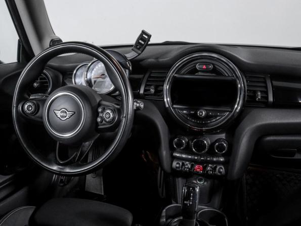 Mini Hatch III (F55/F56) с пробегом 2018 года, цена 1 640 000 рублей, 112752 км, хэтчбек, Автокод Объявления