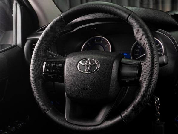 Toyota Hilux VIII с пробегом 2017 года, цена 3 584 000 рублей, 220667 км, offers.body_type.unknown, Автокод Объявления