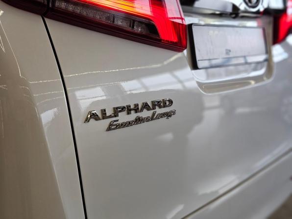 Toyota Alphard III Рестайлинг с пробегом 2018 года, цена 5 050 000 рублей, 128574 км, минивэн, Автокод Объявления