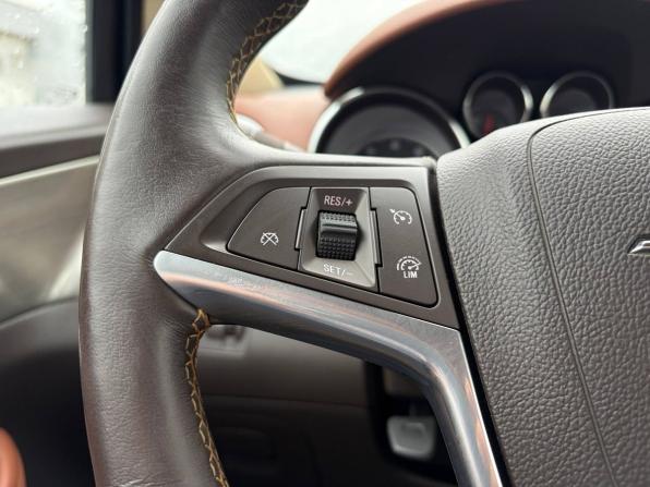 Opel Mokka I с пробегом 2013 года, цена 1 380 000 рублей, 49800 км, внедорожник, Автокод Объявления