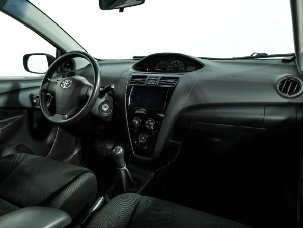 Toyota Yaris II с пробегом 2008 года, цена 549 585 рублей, 121230 км, седан, Автокод Объявления