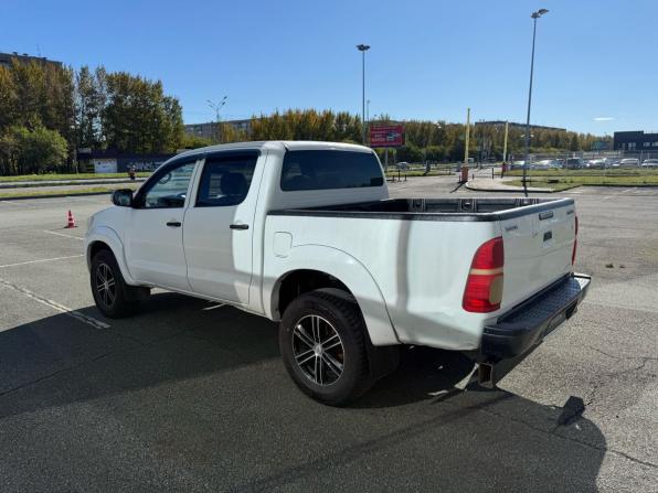 Toyota Hilux VII Рестайлинг с пробегом 2012 года, цена 1 624 000 рублей, 378774 км, пикап, Автокод Объявления
