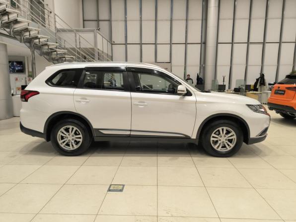 Mitsubishi Outlander III Рестайлинг 2 с пробегом 2017 года, цена 2 150 000 рублей, 88344 км, внедорожник, Автокод Объявления