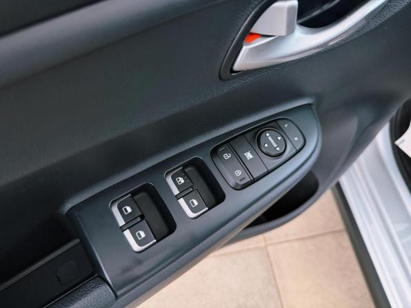 Kia Rio IV Рестайлинг с пробегом 2022 года, цена 2 000 000 рублей, 38802 км, хэтчбек, Автокод Объявления