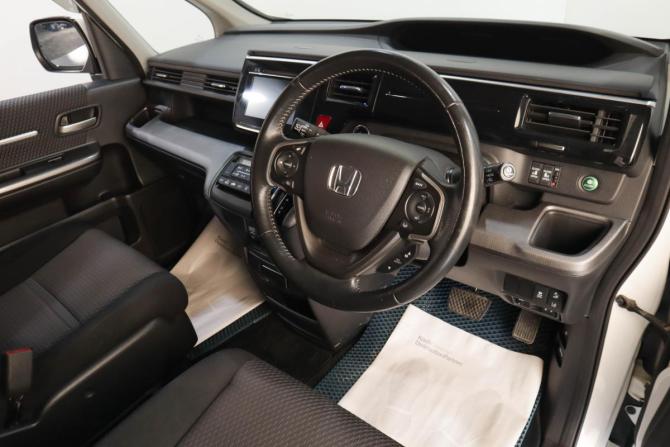 Honda Stepwgn V с пробегом 2015 года, цена 2 129 000 рублей, 138600 км, минивэн, Автокод Объявления