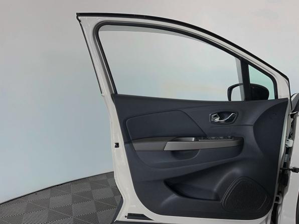 Renault Kaptur I с пробегом 2018 года, цена 1 399 000 рублей, 136000 км, внедорожник, Автокод Объявления