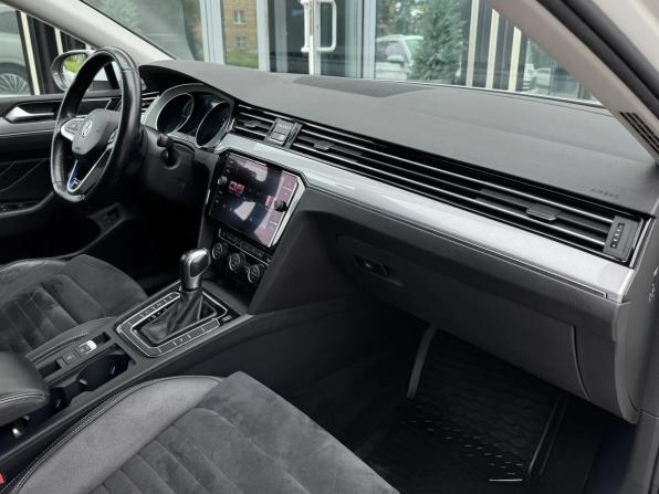 Volkswagen Passat B8 Рестайлинг с пробегом 2020 года, цена 2 175 000 рублей, 169774 км, универсал, Автокод Объявления