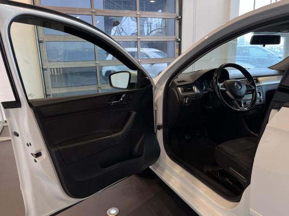 Skoda Rapid I с пробегом 2014 года, цена 680 000 рублей, 288566 км, лифтбек, Автокод Объявления