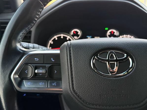 Toyota Land Cruiser 300 Series с пробегом 2022 года, цена 8 990 000 рублей, 49899 км, внедорожник, Автокод Объявления