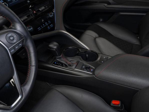Toyota Camry VIII (XV70) Рестайлинг с пробегом 2021 года, цена 3 190 000 рублей, 61245 км, седан, Автокод Объявления