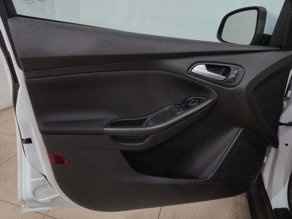 Ford Focus III Рестайлинг с пробегом 2017 года, цена 880 000 рублей, 130240 км, хэтчбек, Автокод Объявления