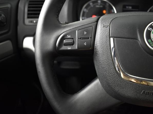 Skoda Octavia II (A5) Рестайлинг с пробегом 2011 года, цена 669 100 рублей, 268741 км, лифтбек, Автокод Объявления