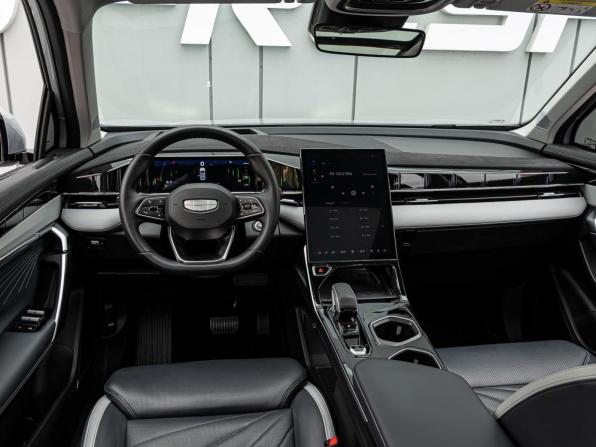 Geely Atlas II с пробегом 2024 года, цена 2 650 000 рублей, 30069 км, внедорожник, Автокод Объявления