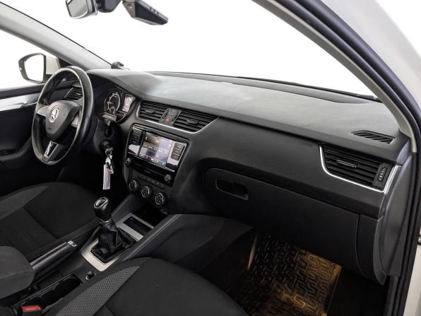 Skoda Octavia III (A7) Рестайлинг с пробегом 2019 года, цена 1 200 000 рублей, 204203 км, лифтбек, Автокод Объявления