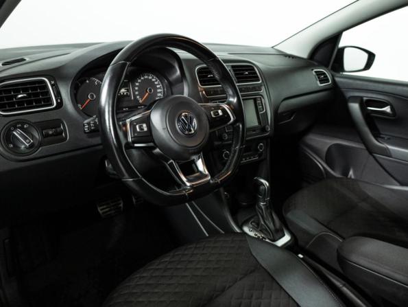 Volkswagen Polo V Рестайлинг с пробегом 2018 года, цена 1 249 700 рублей, 132684 км, седан, Автокод Объявления