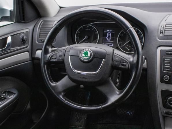 Skoda Octavia II (A5) Рестайлинг с пробегом 2012 года, цена 995 000 рублей, 174191 км, лифтбек, Автокод Объявления