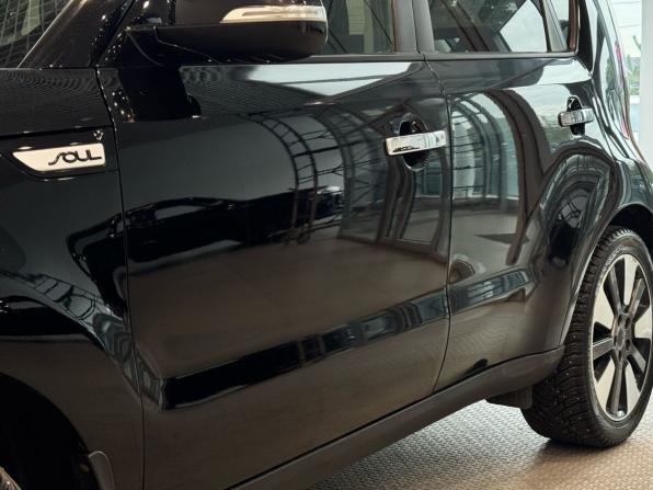 Kia Soul II Рестайлинг с пробегом 2017 года, цена 1 620 000 рублей, 93000 км, хэтчбек, Автокод Объявления