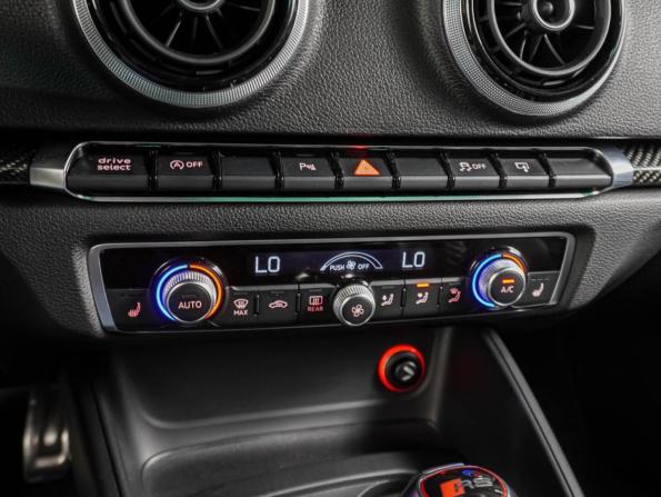 Audi RS 3 II (8V) с пробегом 2016 года, цена 2 999 000 рублей, 141118 км, хэтчбек, Автокод Объявления