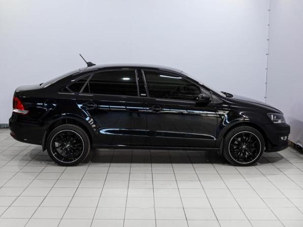 Volkswagen Polo V Рестайлинг с пробегом 2017 года, цена 1 189 500 рублей, 164389 км, седан, Автокод Объявления