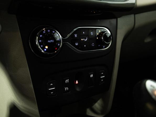 Renault Logan II с пробегом 2014 года, цена 699 585 рублей, 125318 км, седан, Автокод Объявления