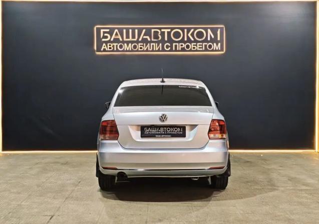Volkswagen Polo V Рестайлинг с пробегом 2018 года, цена 978 000 рублей, 121522 км, седан, Автокод Объявления