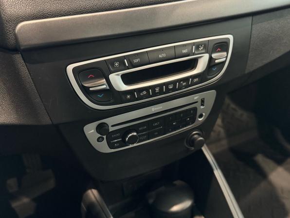 Renault Fluence I Рестайлинг с пробегом 2014 года, цена 770 000 рублей, 143000 км, седан, Автокод Объявления