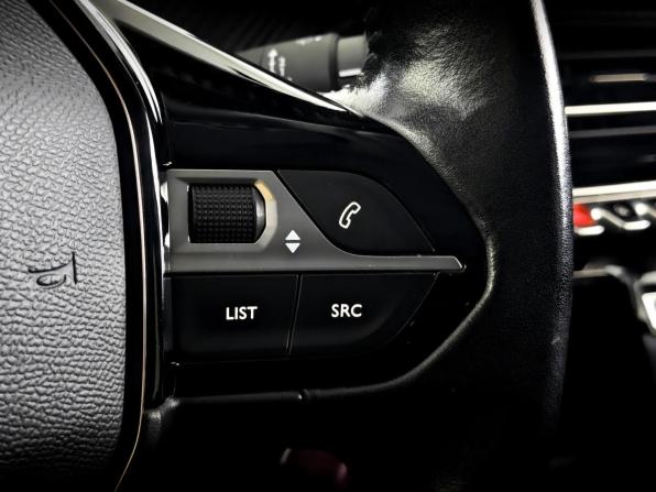Peugeot 2008 II с пробегом 2021 года, цена 1 770 000 рублей, 118589 км, внедорожник, Автокод Объявления