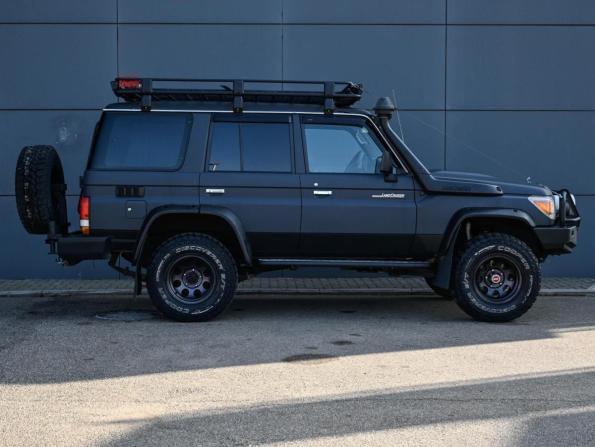 Toyota Land Cruiser 70 Series Рестайлинг 1 с пробегом 2012 года, цена 4 650 000 рублей, 75784 км, внедорожник, Автокод Объявления