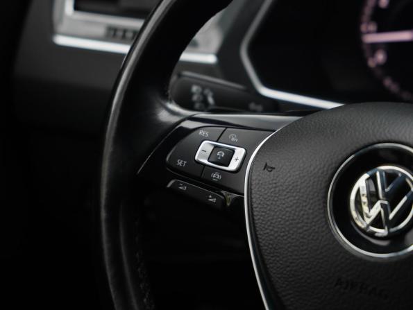 Volkswagen Tiguan II с пробегом 2018 года, цена 2 399 000 рублей, 94813 км, внедорожник, Автокод Объявления