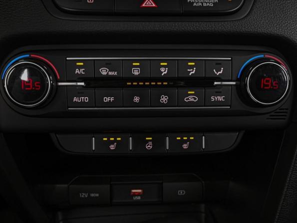 Kia Ceed III Рестайлинг с пробегом 2021 года, цена 2 248 750 рублей, 32944 км, хэтчбек, Автокод Объявления