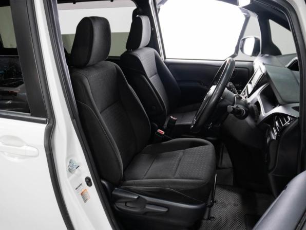 Toyota Noah III (R80) Рестайлинг с пробегом 2018 года, цена 2 550 000 рублей, 64392 км, минивэн, Автокод Объявления
