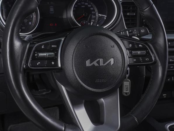 Kia Ceed III Рестайлинг с пробегом 2022 года, цена 1 995 000 рублей, 40728 км, хэтчбек, Автокод Объявления