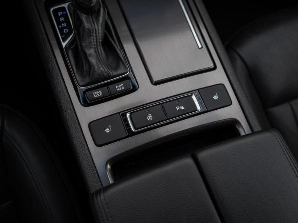 Hyundai Genesis II с пробегом 2015 года, цена 2 449 000 рублей, 102609 км, седан, Автокод Объявления